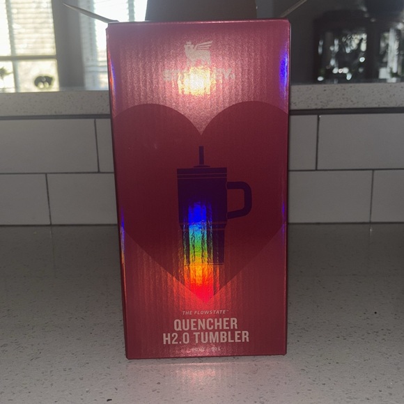 STANLEY: THE VALENTINE’S DAY QUENCHER H2.O FLOWSTATE TUMBLER WITH HANDLE | 20 OZ - Picture 6 of 14